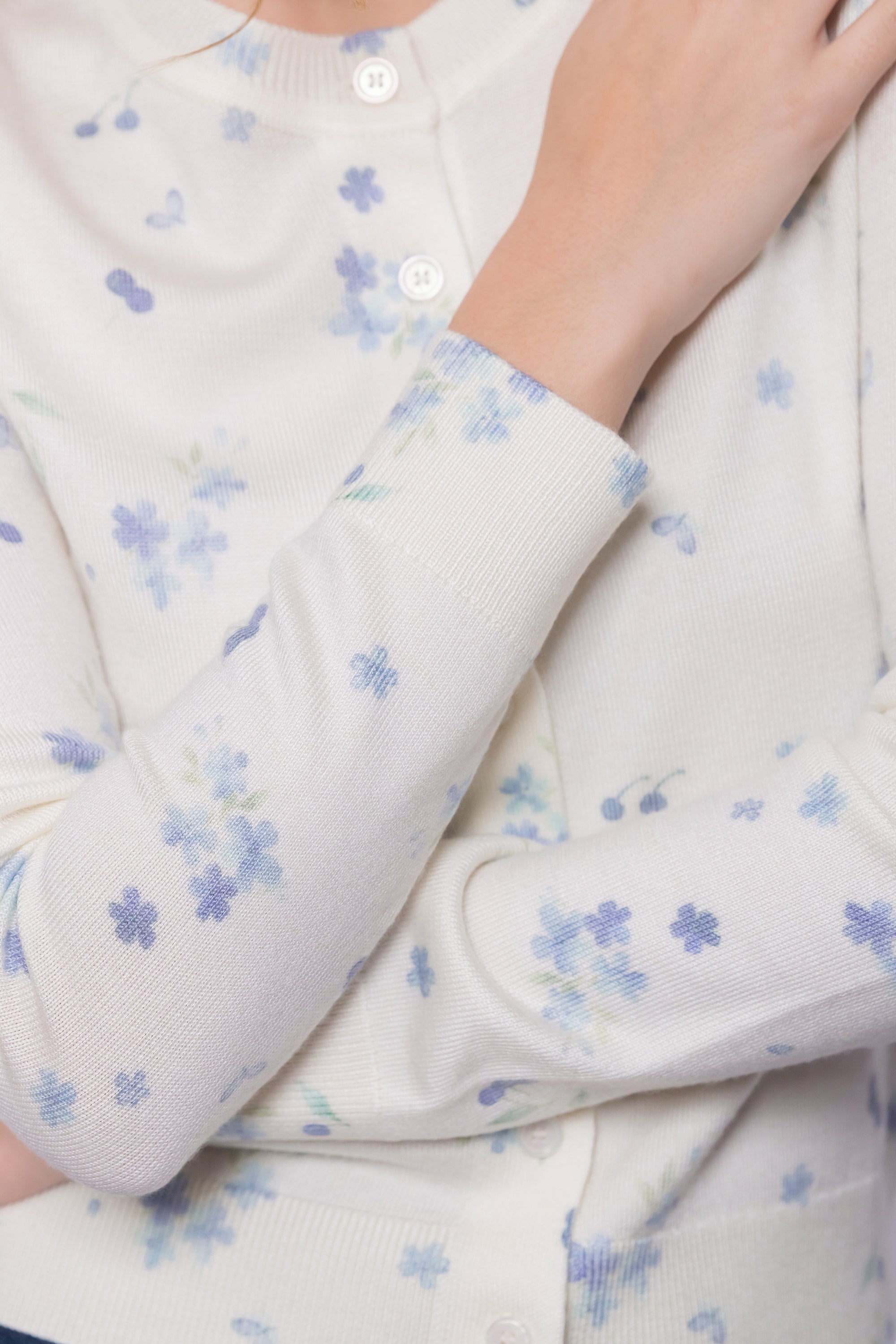 Gabrielle Cardigan (White/Blue)