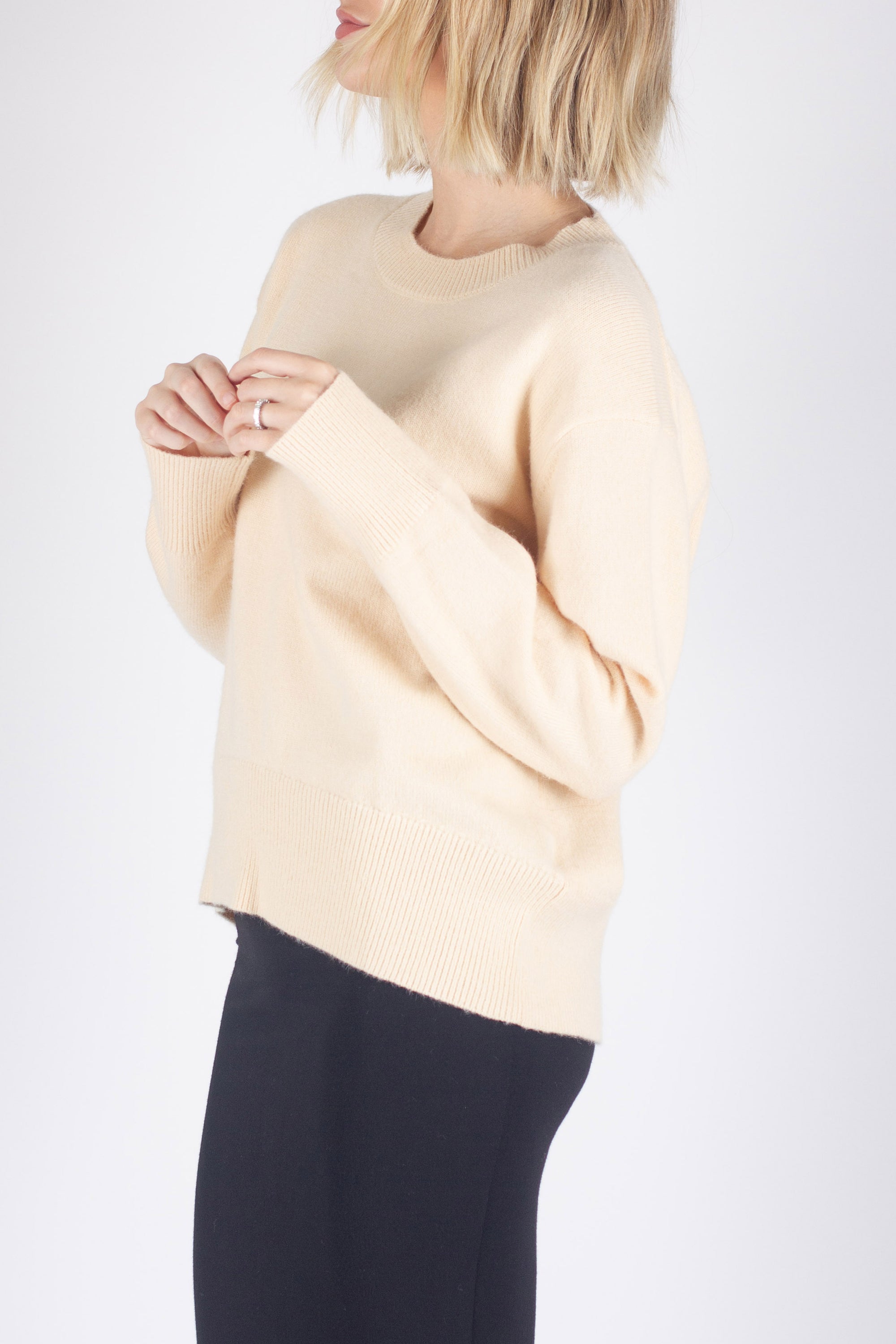 OVERSIZED SWEATER (IVORY) - Yakira Bella