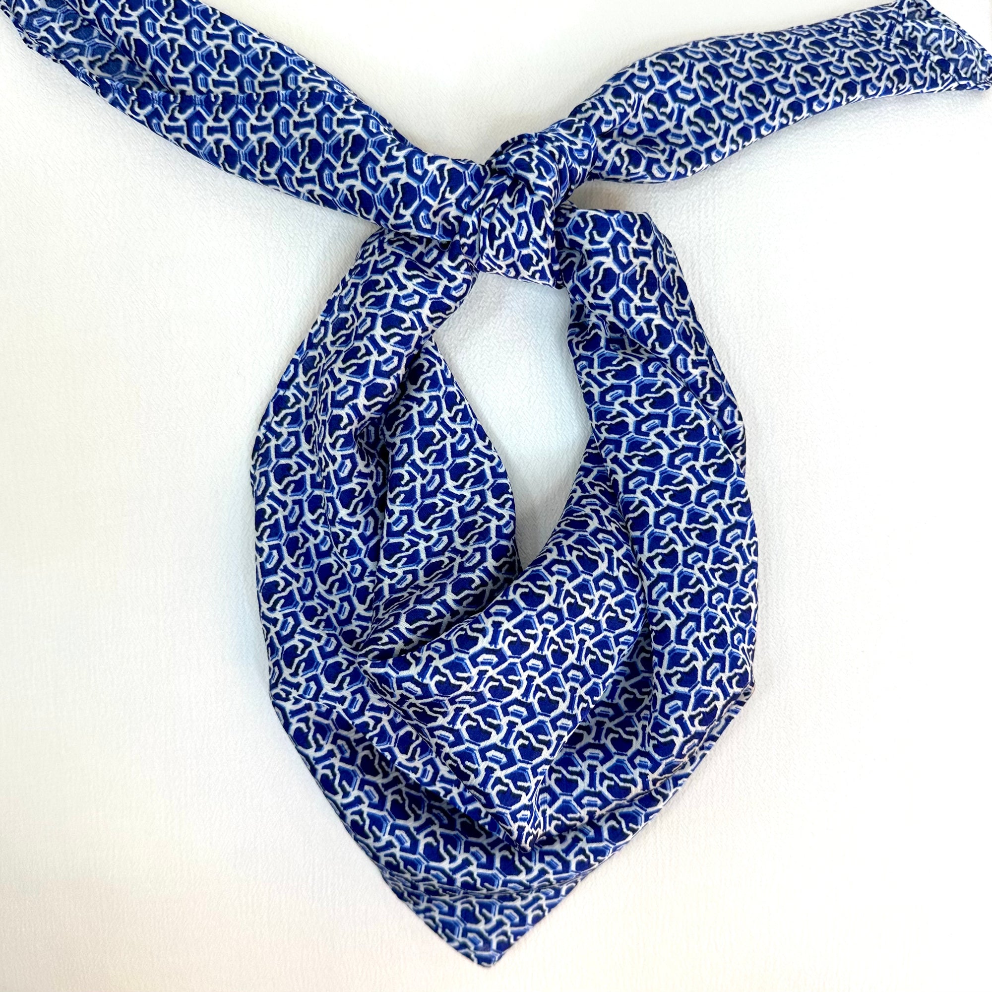 SQUARE HEAD SCARF (BLUE PATTERN) - Yakira Bella