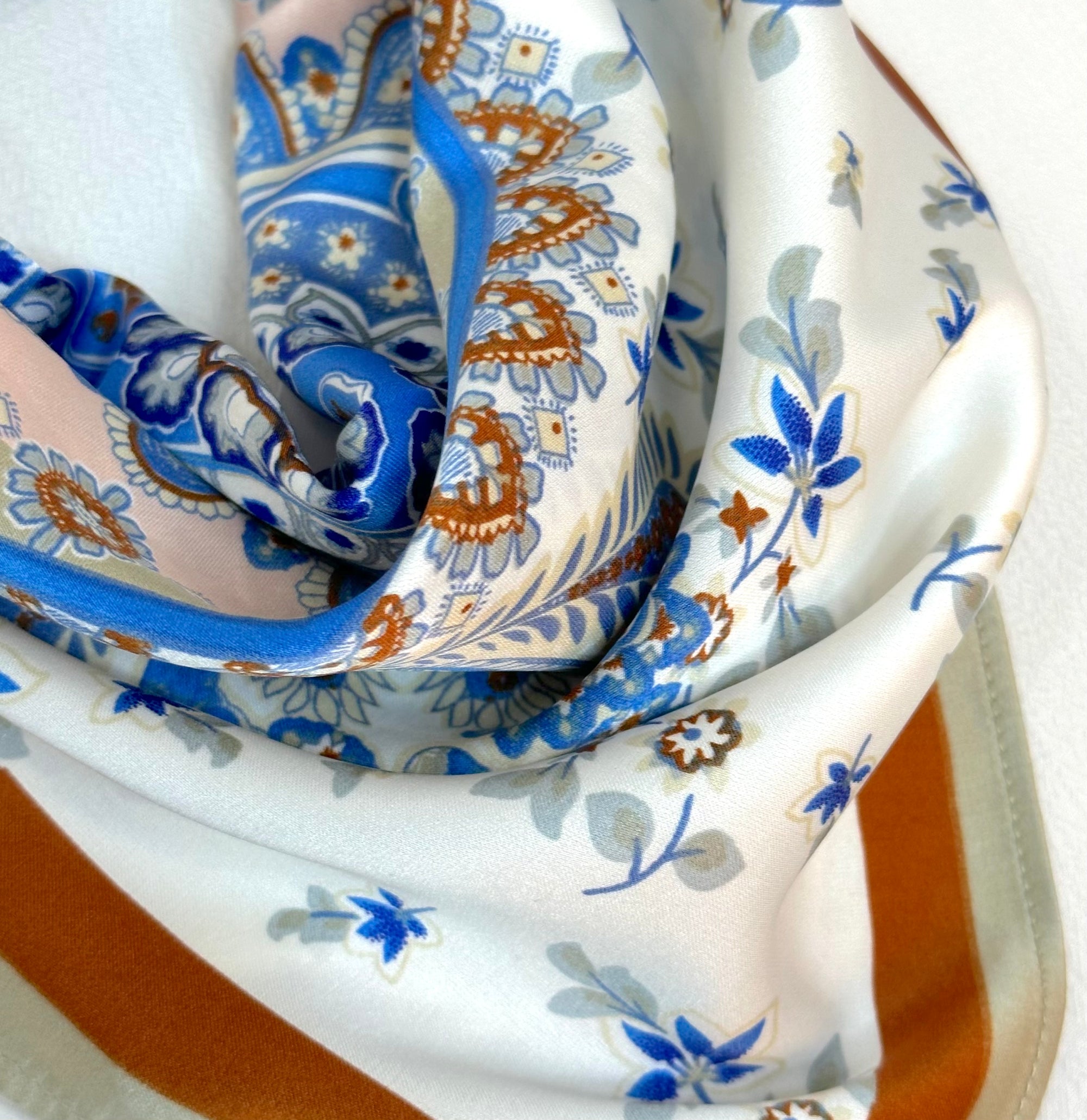 SQUARE HEAD SCARF (BLUE/BROWN) - Yakira Bella