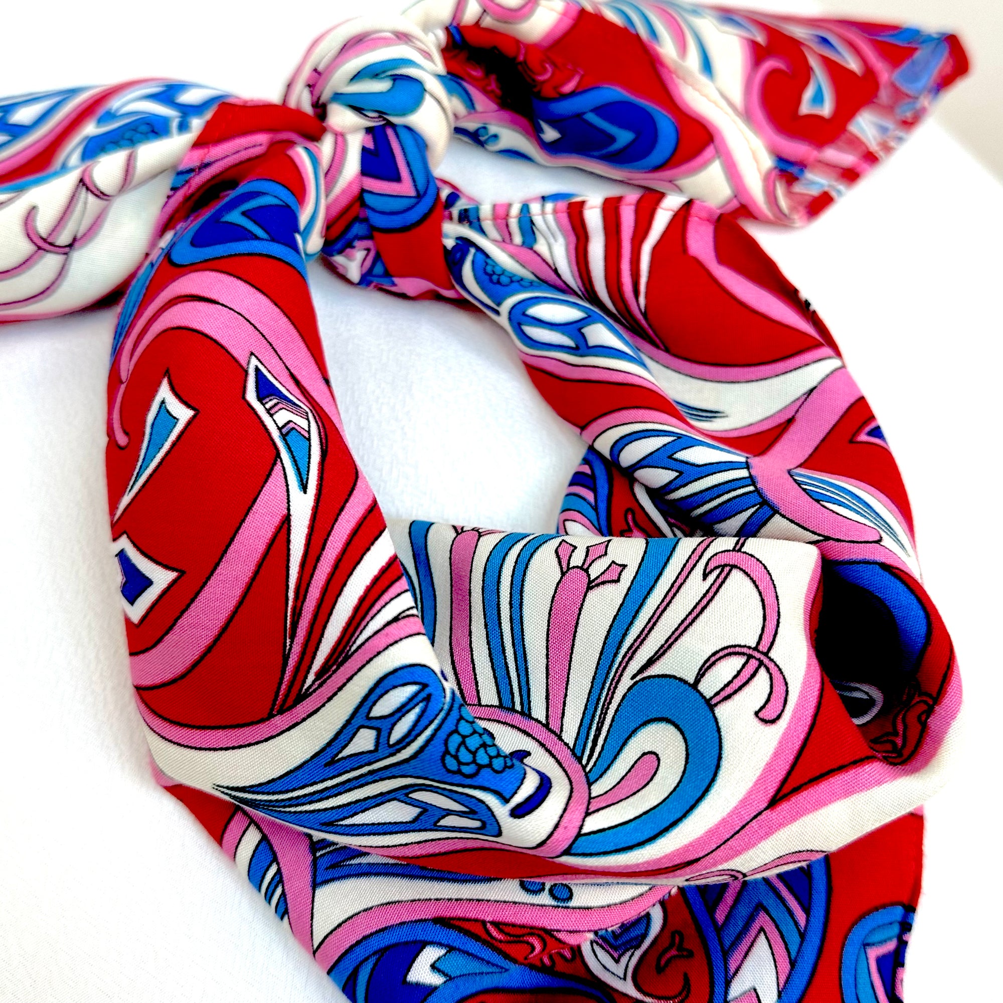 SQUARE HEAD SCARF (RED/WHITE) - Yakira Bella