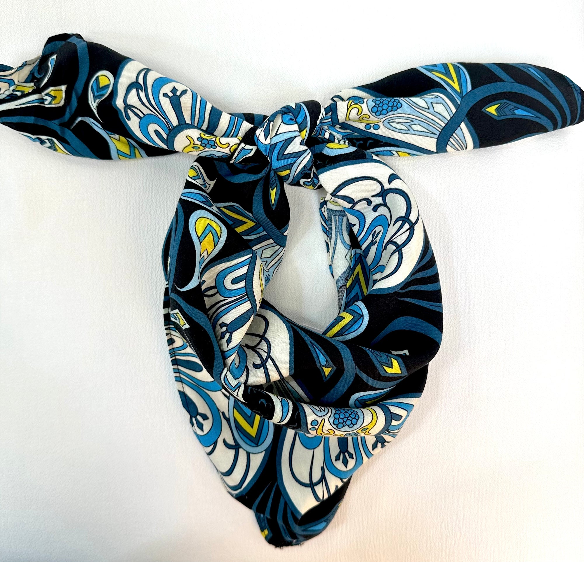 SQUARE HEAD SCARF (BLACK PATTERN) - Yakira Bella