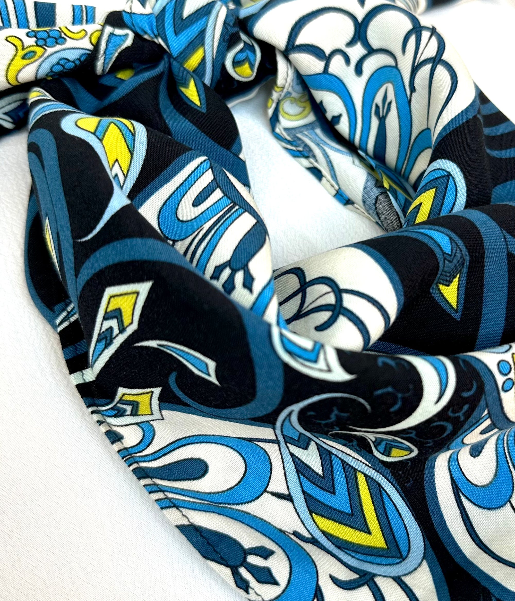 SQUARE HEAD SCARF (BLACK PATTERN) - Yakira Bella