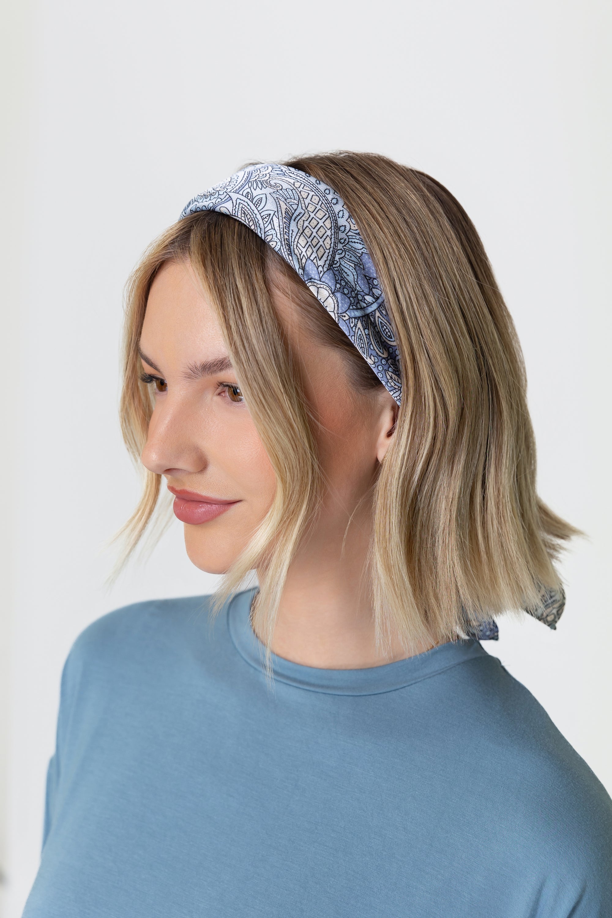 SQUARE HEAD SCARF (BLUE/GRAY) - Yakira Bella